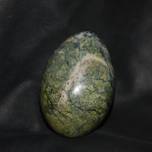Яйцо из натурального камня эпидот
